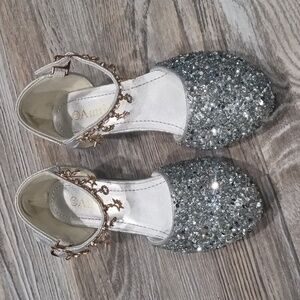 K KOMFORME Girls Low Heeled Dress Shoes Rhinestone Princess Wedding Flower Girl